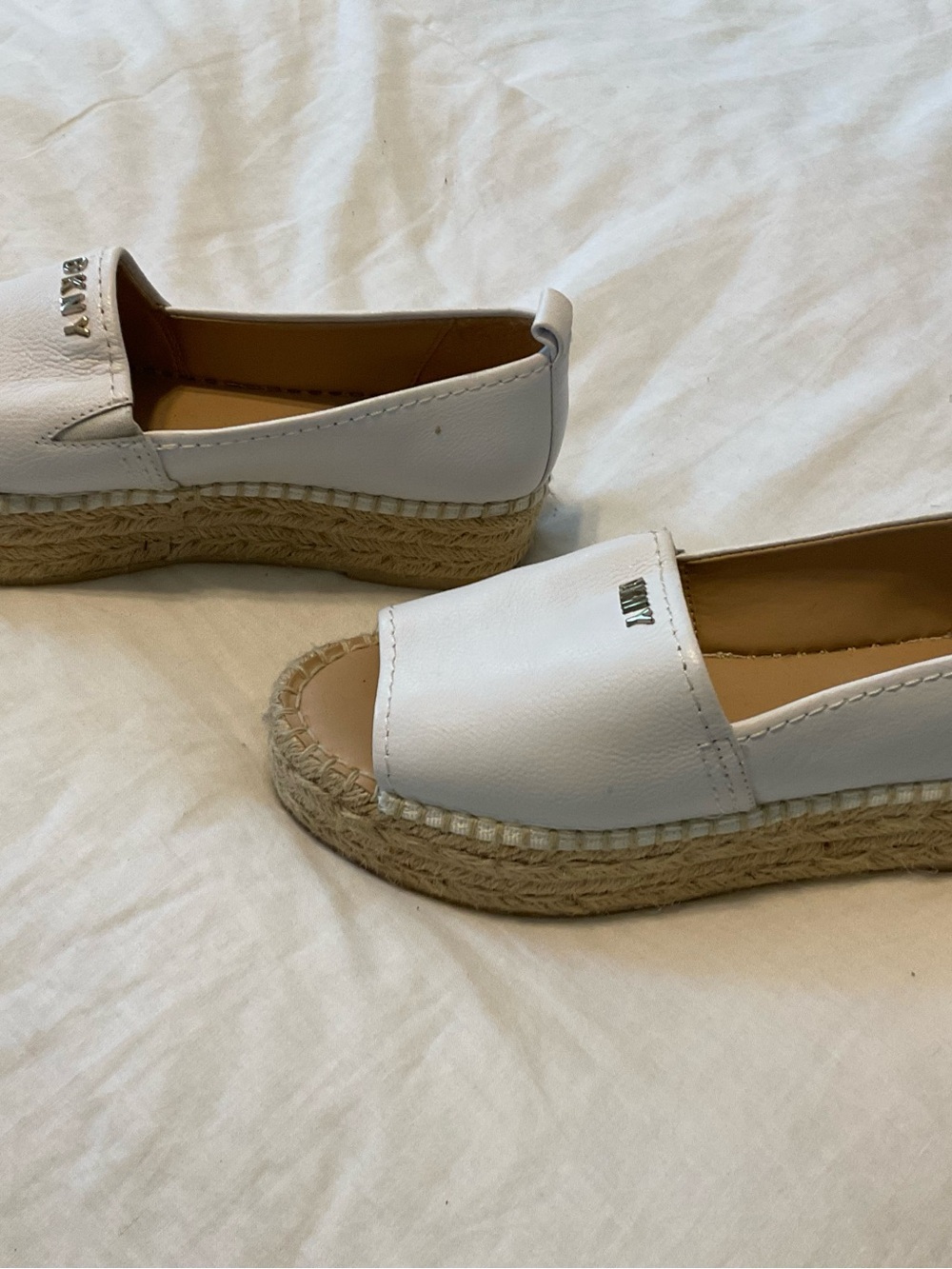 Dkny White Leather Espadrille Slide Sandals with Jute Platform - Picture 5 of 9